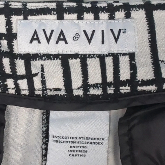 AVA & VIV W Capri Slacks White Black Abstract Plaid Bold Office - Picture 3 of 5